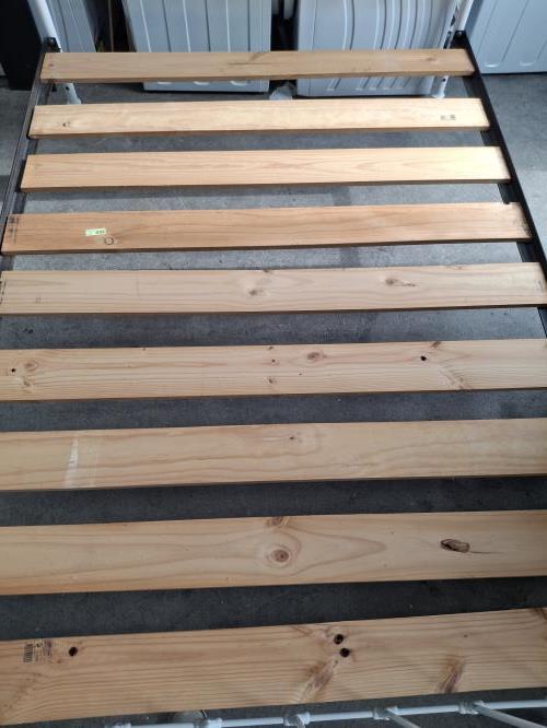 Second-hand Queen Size Bed Frame - Photo 3)