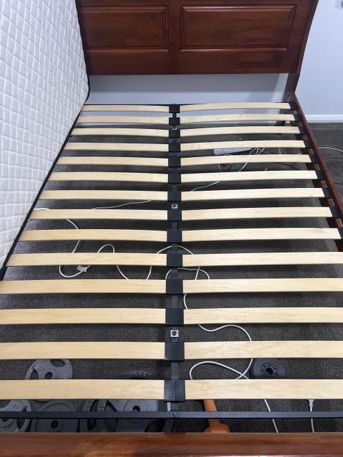 Second-hand Queen Size Bed Frame - Photo 3)