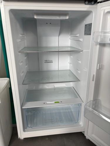 Second-hand Chiq 202L Top Mount Fridge - Photo 3)