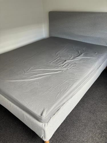 Second-hand IKEA TARNKULLEN Queen Bed Frame - Photo 3)