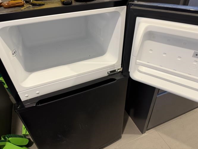 Second-hand Esatto 87L Bar Fridge - Photo 3)