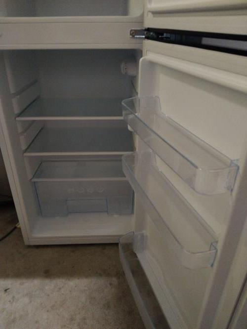 Second-hand Chiq 118L Top Mount Fridge - Photo 3)