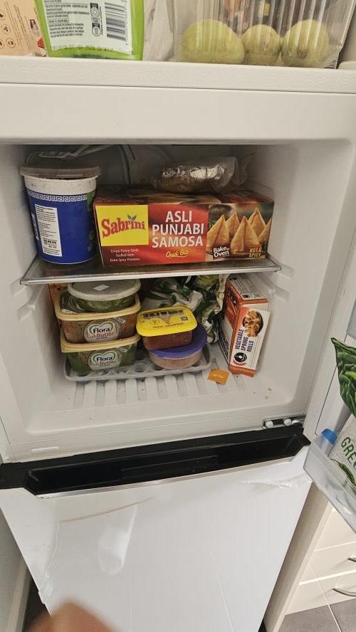 Second-hand Chiq 202L Top Mount Fridge - Photo 3)