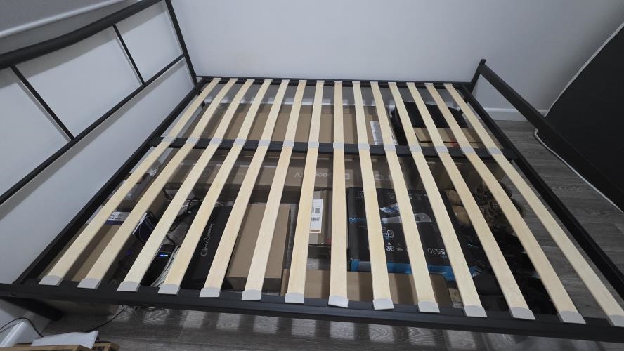 Second-hand Queen Size Bed Frame - Photo 3)