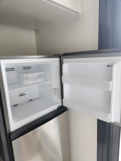 Second-hand Hisense 205L Top Mount Fridge - Photo 3)