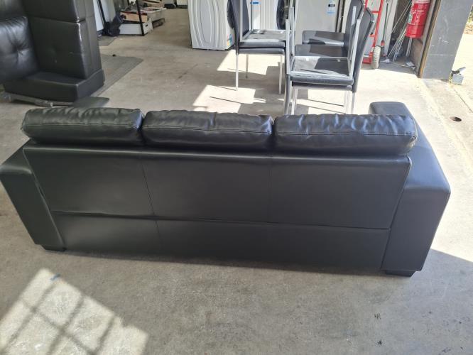 Second-hand Three Seater Sofa - Photo 3)