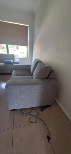 Second-hand  - Photo 3)