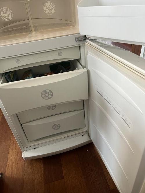 Second-hand LG 305L Bottom Mount Fridge - Photo 3)