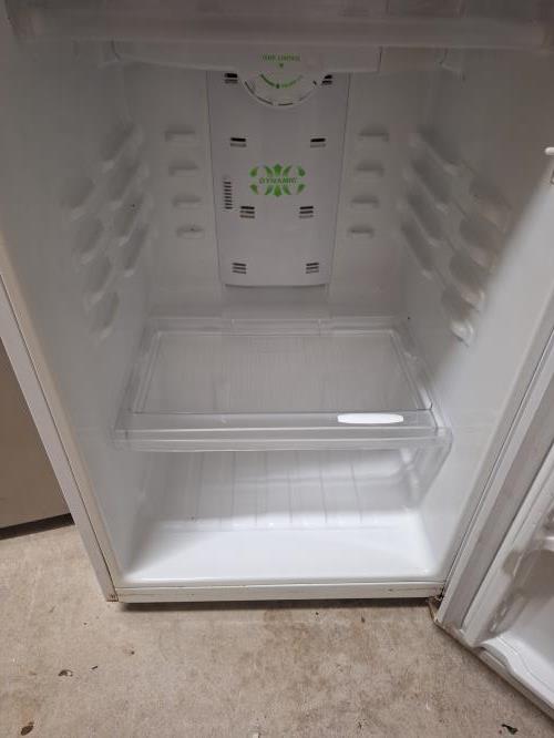 Second-hand Samsung 210L Top Mount Fridge with most shelves missing - Photo 3)