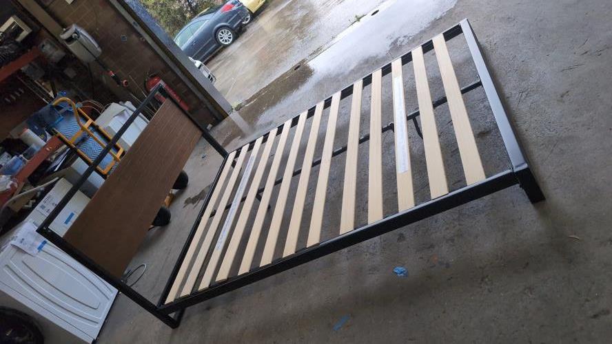 Second-hand Queen Size Bed Frame - Photo 3)