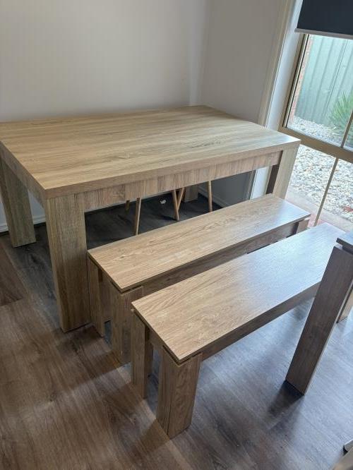 Second-hand Dining Table with 2 Bench Seats - Photo 3)