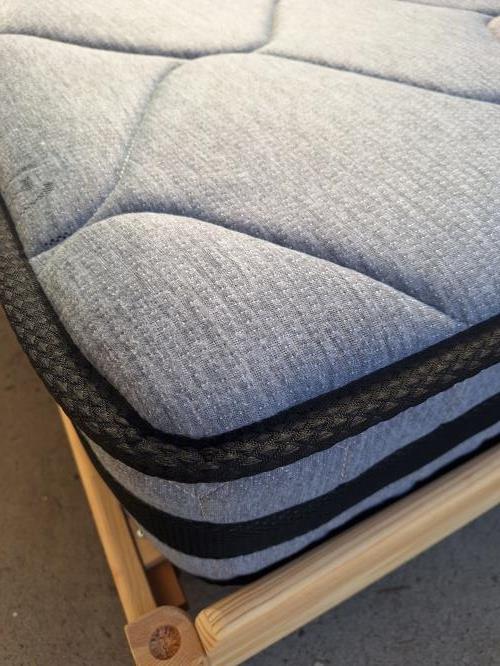 Second-hand Single Mattress - Photo 3)