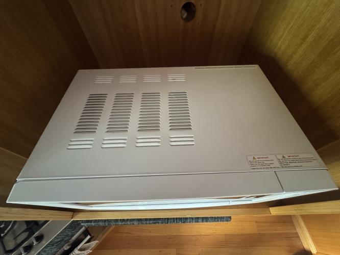 Second-hand  - Photo 3)