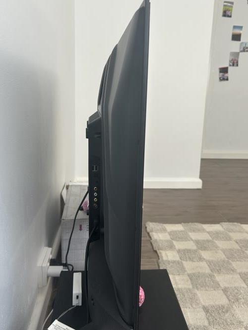 Second-hand Hisense 40\" Smart TV - Photo 3)
