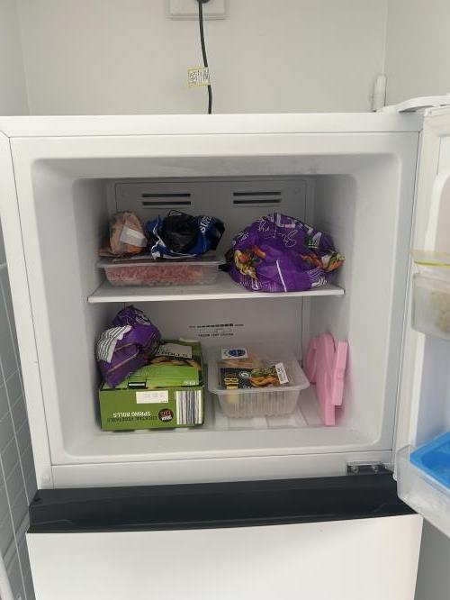 Second-hand Hisense 205L Top Mount Fridge - Photo 3)