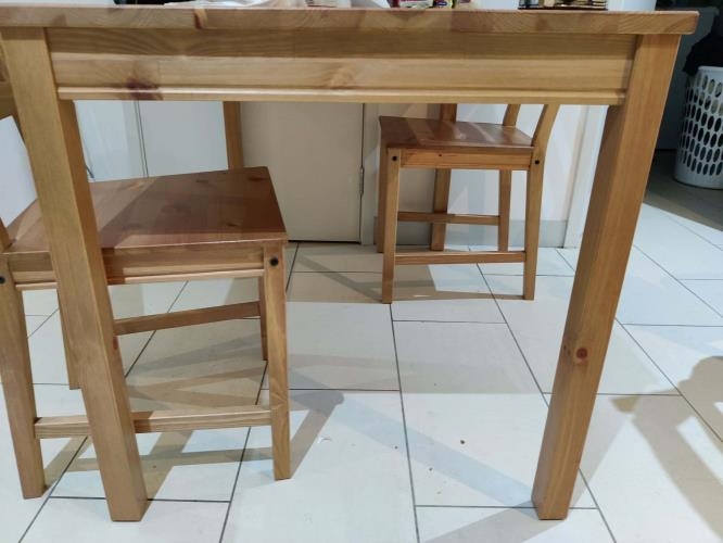 Second-hand IKEA Dining Table with 4 Chairs - Photo 3)