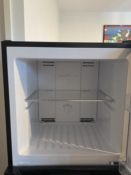 Second-hand Chiq 202L Top Mount Fridge - Photo 3)