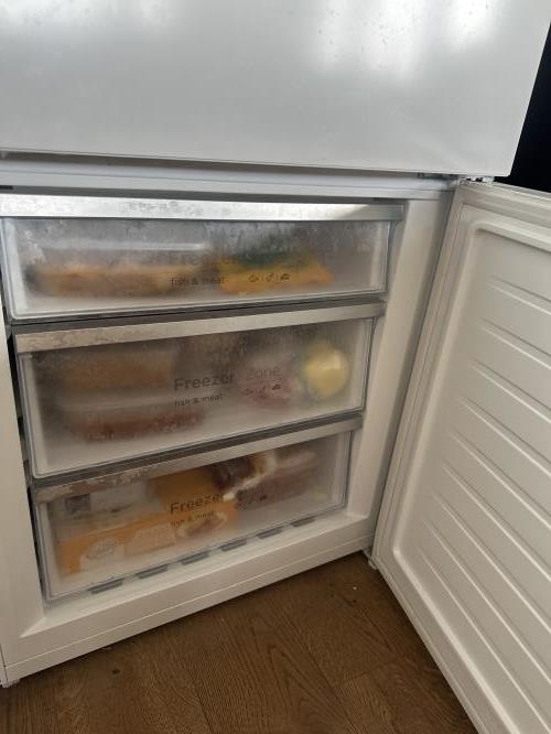 Second-hand Chiq 396L Bottom Mount Fridge - Photo 3)