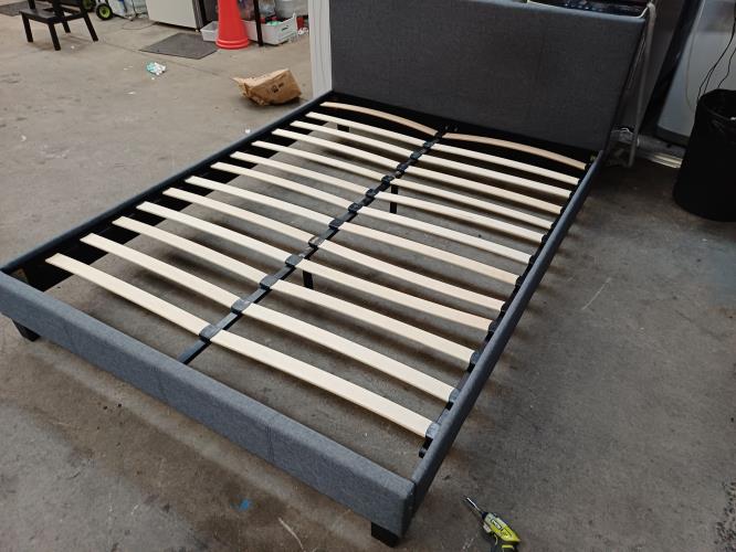 Second-hand Queen Size Bed Frame - Photo 3)