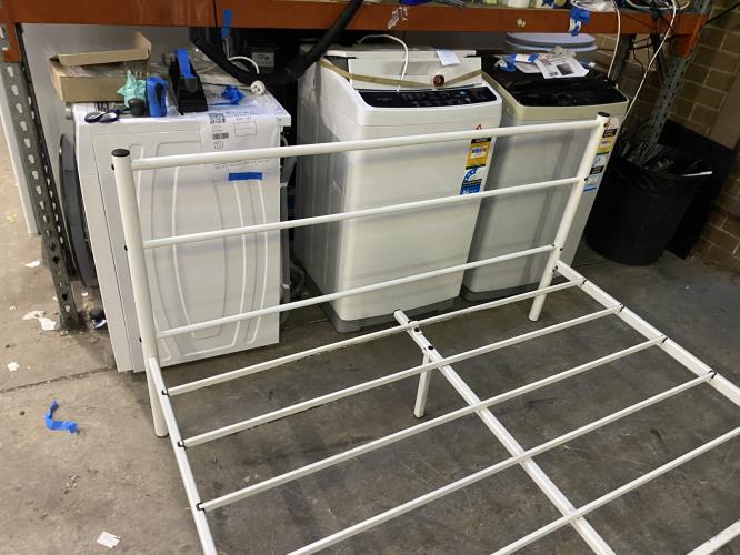 Second-hand Queen Size Bed Frame - Photo 3)