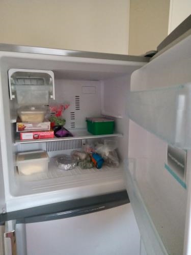 Second-hand Toshiba 322L Top Mount Fridge - Photo 3)