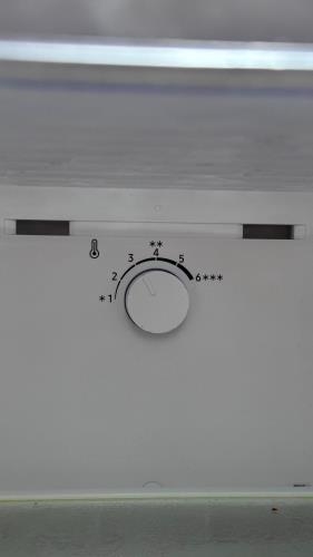 Second-hand Samsung 305L Top Mount Fridge - Photo 3)