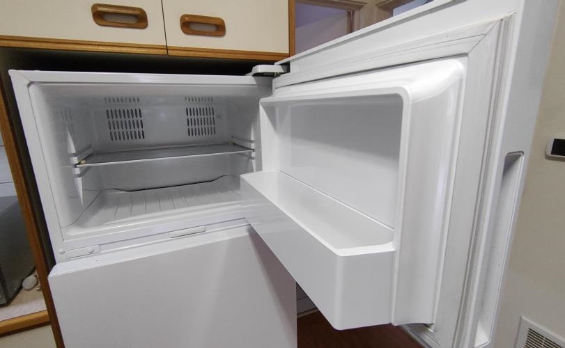 Second-hand Fisher & Paykel 380L Top Mount Fridge - Photo 3)
