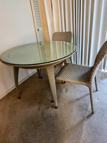 Second-hand Glass Top Outdoor Table with 4 Chairs - Photo 3)