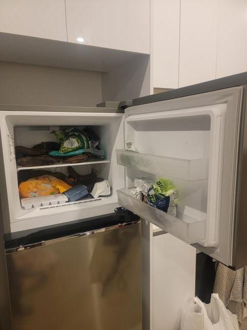 Second-hand LG 243L Top Mount Fridge - Photo 3)