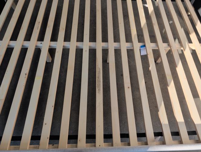 Second-hand Queen Bed Frame - Photo 3)