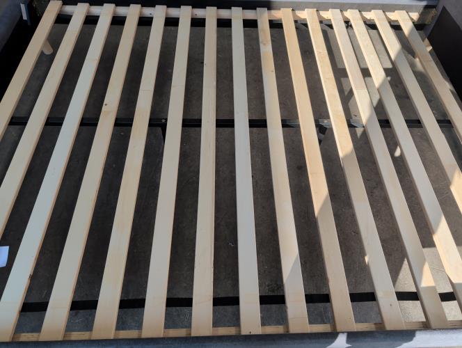 Second-hand Queen Size Bed Frame - Photo 3)