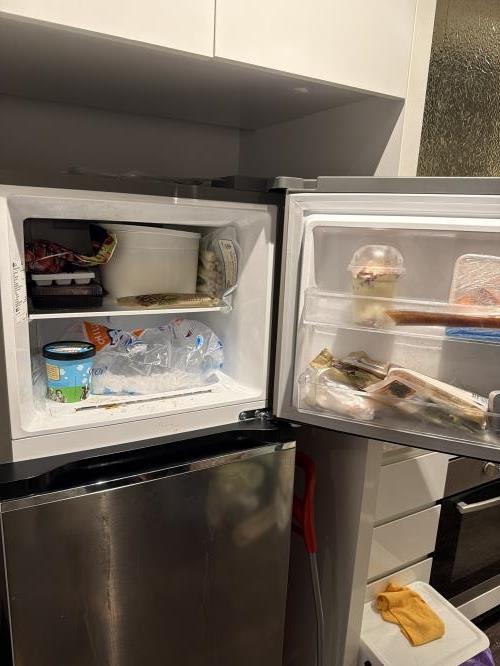 Second-hand LG 243L Top Mount Fridge - Photo 3)