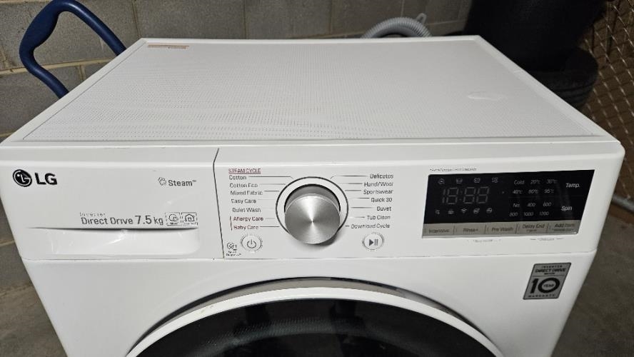 Second-hand LG 7.5kg Front Load Washing Machine - Photo 3)