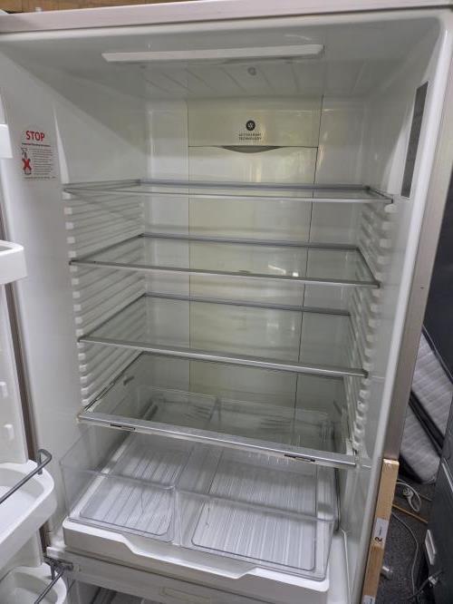 Second-hand Fisher & Paykel 442L Bottom Mount Fridge - Photo 3)