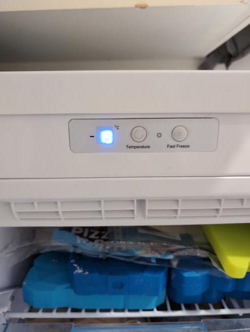 Second-hand Chiq 185L Freezer - Photo 3)