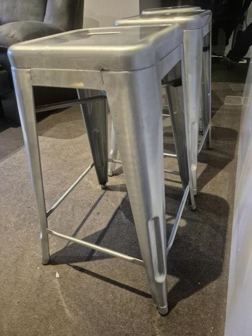 Second-hand Set of 3 Metal Bar Stools - Photo 3)