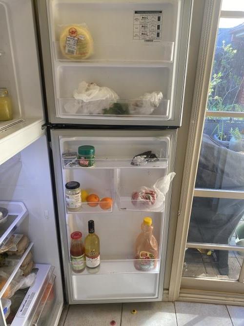 Second-hand Samsung 341L Top Mount Fridge - Photo 3)