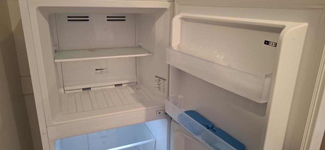 Second-hand Hisense 205L Top Mount Fridge - Photo 3)