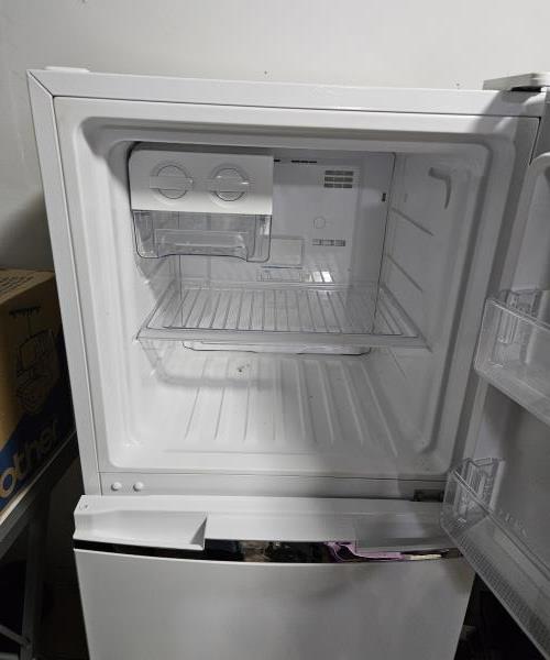 Second-hand Westinghouse 231L Top Mount Fridge - Photo 3)