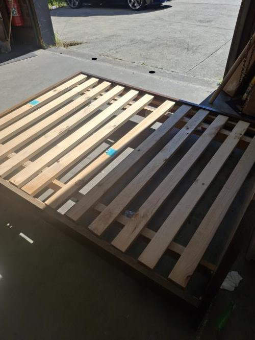 Second-hand Queen Size Bed Frame - Photo 3)