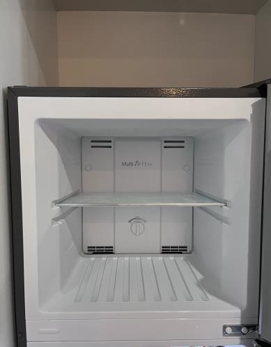 Second-hand Chiq 202L Top Mount Fridge - Photo 3)