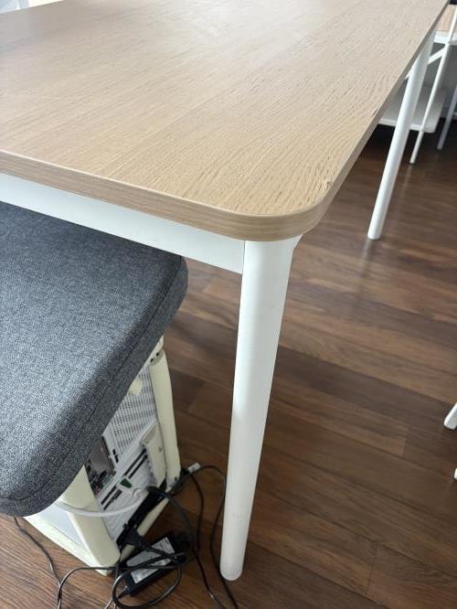 Second-hand IKEA Dining Table with 4 Chairs - Photo 3)
