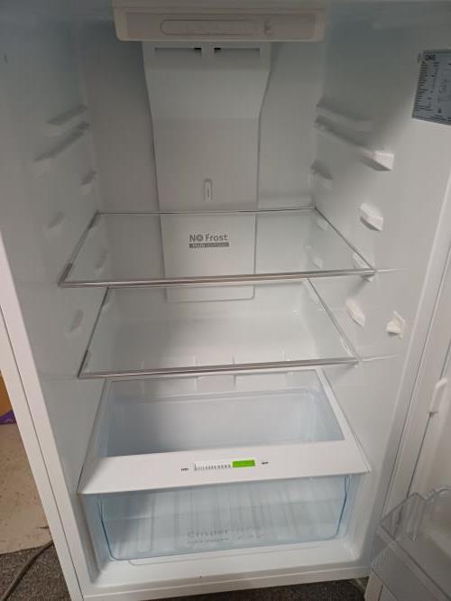 Second-hand Chiq 202L Top Mount Fridge - Photo 3)