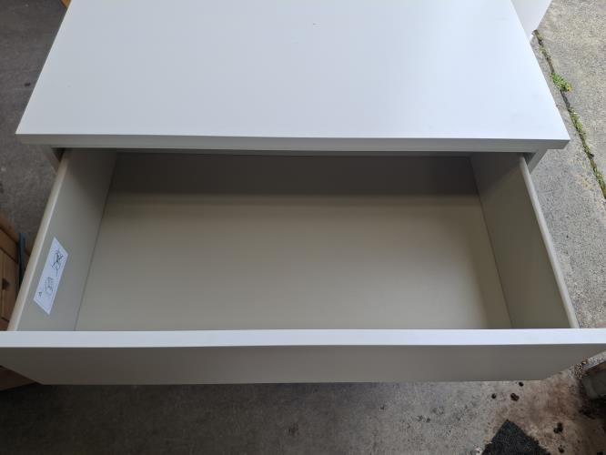 Second-hand IKEA Malm 3 Drawer Chest of Drawers - Photo 3)