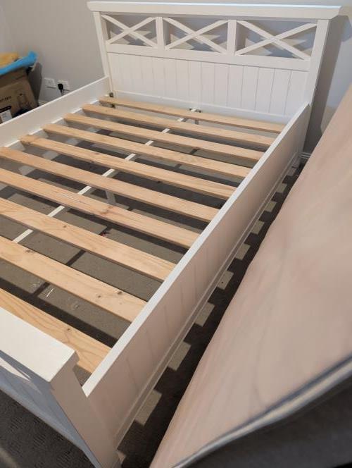 Second-hand Queen Size Bed Frame - Photo 3)