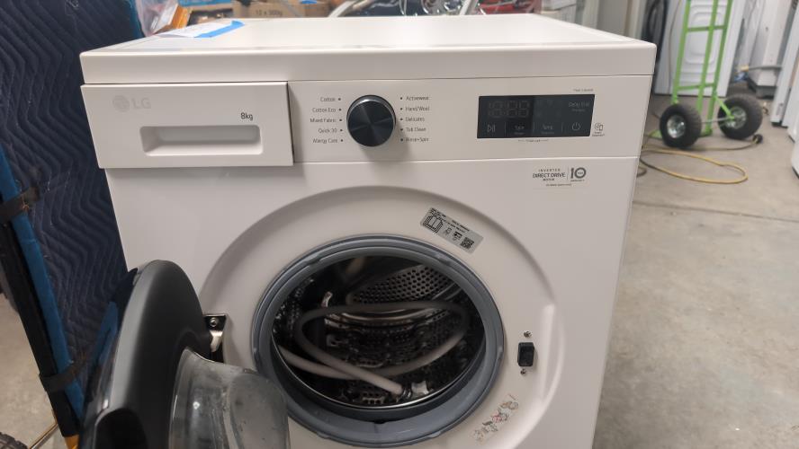 Second-hand LG 8kg Front Load Washing Machine - Photo 3)