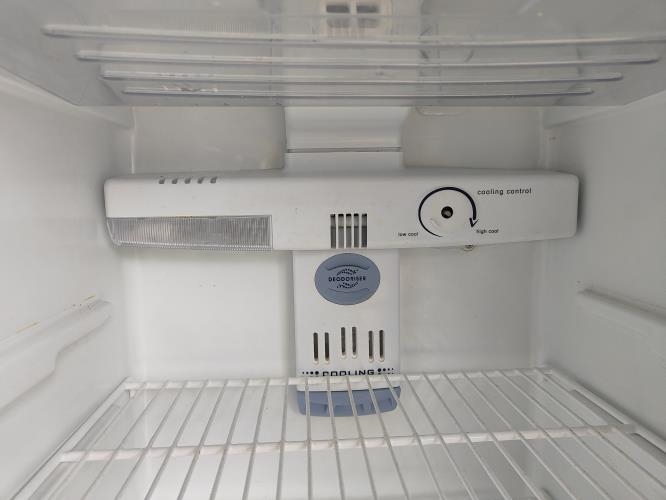 Second-hand Whirlpool 212L Top Mount Fridge - Photo 3)
