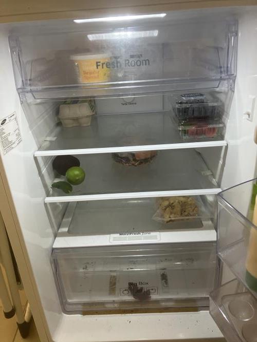 Second-hand Samsung 228L Top Mount Fridge - Photo 3)