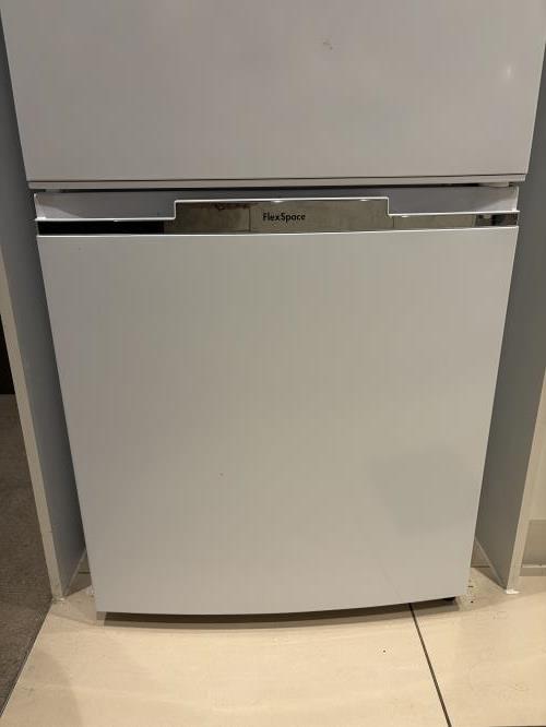 Second-hand Westinghouse 317L Bottom Mount Fridge - Photo 3)