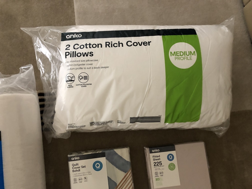 Bedding Set for a Queen Bed - Photo 4)